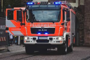 Lkw gerät in Brand – Vollsperrung der Autobahn