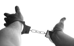 Während Anzeigenaufnahme Diebesgut aus Einbruch aufgefunden – Zwei Tatverdächtige vorgeführt