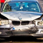 Sechs Tage im Besitz des Führerscheins: Fahranfänger verursacht mit seinem BMW einen Unfall mit einer verletzten Person