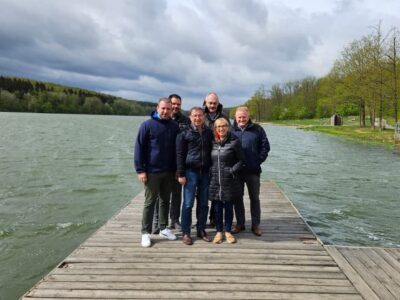 Bildunterschrift: Die Bürgermeister freuen sich auf wunderbar wanderbar, hier am Ellertshäuser See v.l.n.r ILE-Sprecher Stefan Rottmann (Schonungen), Johannes Grebner (Üchtelhausen), Friedel Heckenlauer(Stadtlauringen), Fridolin Zehner (Rannungen), Judith Dekant (Thundorf) und stlv. ILE-Sprecher Matthias Klement (Maßbach) Foto: L.Rothmann
