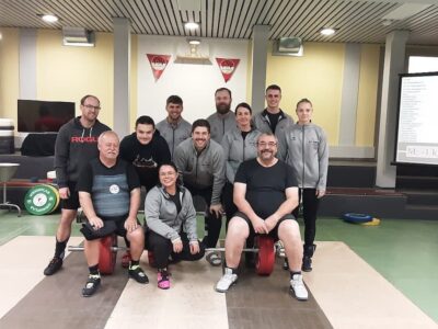 Teams des AC 82 Schweinfurt III sowie des AC 82 Schweinfurt II Vorne: Edmund Wunderlich, Cindy Röhlich, Christian Gareis Mitte: Christoper Ott, Leonardo Martach, John Steger, Vanessa Karch, Elina Wagner Hinten: Matthias Hofmann, Johannes Reusch, Jonas Weiß. Foto von Ulrike Zehner