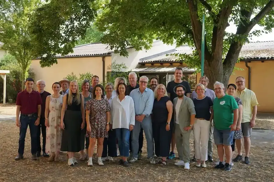 Gruppenfoto der Grünen Schweinfurt mit Bürgermeisterin Ayfer Rethschulte und allen Kandidatinnen und Kandidaten für die Stadtratswahl 2026