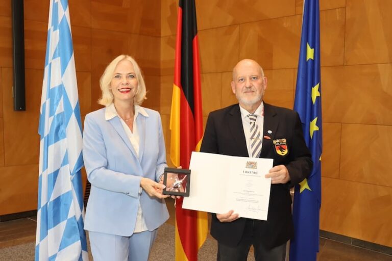 wuerzburg-verleihnung-steckkreuz-fuer-besindere-verdienste-thomas-kurewitz