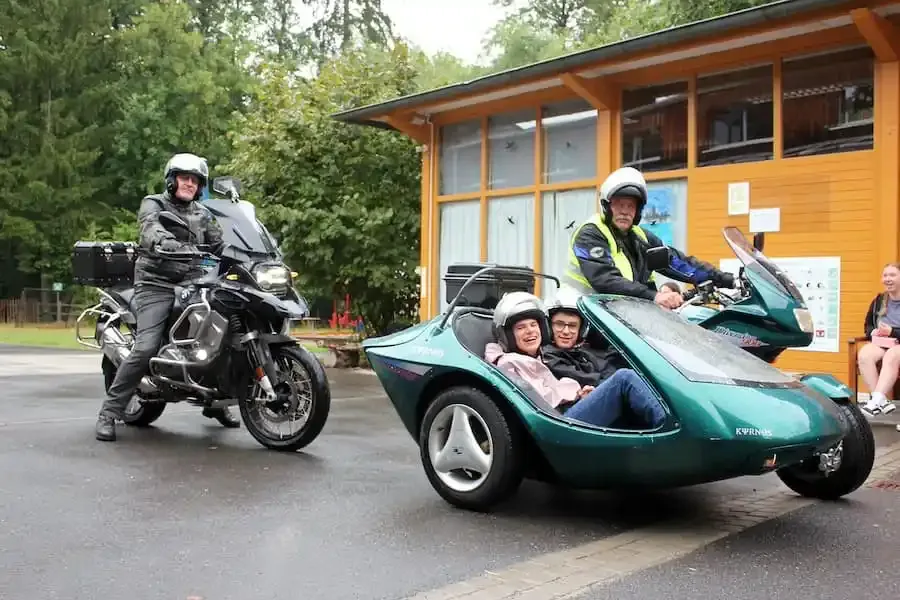 Im Sozius von Schonungen nach Hausen und zurück Lebenshilfe-Vorstand lädt Schüler mit Behinderung zu Motorradausfahrt ein