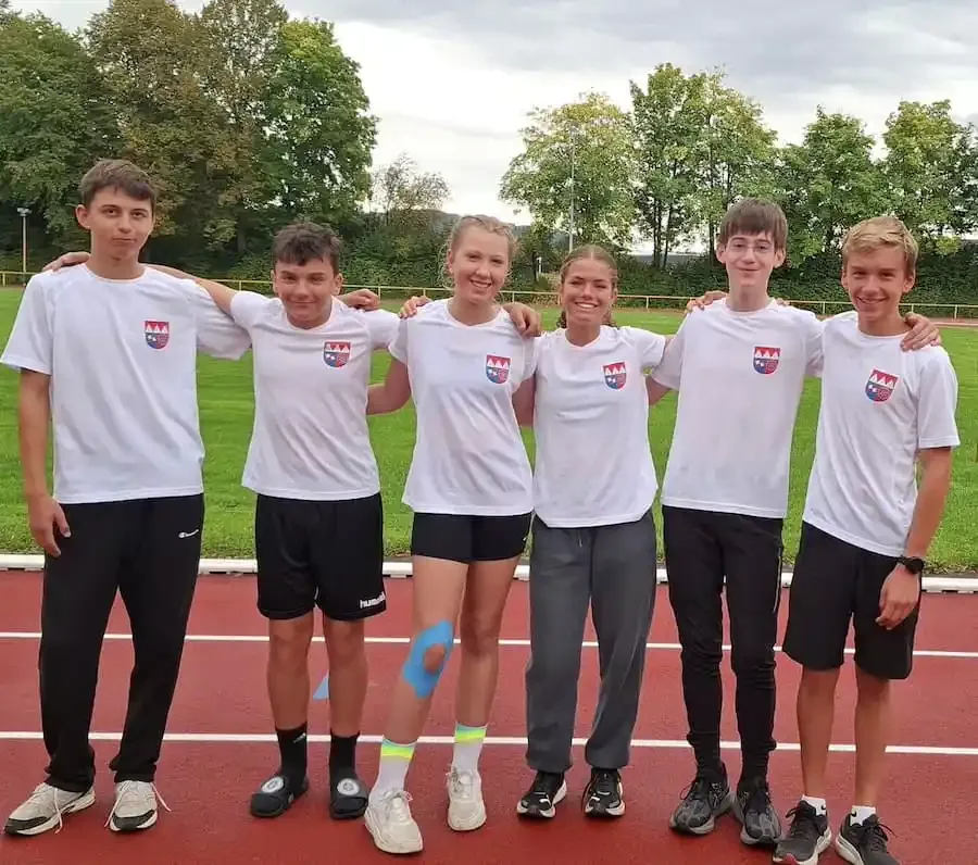 Bezirkevergleich Teilnehmer SW Athletinnen und Athleten der Unterfranken-Auswahl beim Bezirke-Vergleichskampf 2025 – mit Teilnehmenden der DJK und des FC Schweinfurt 05
