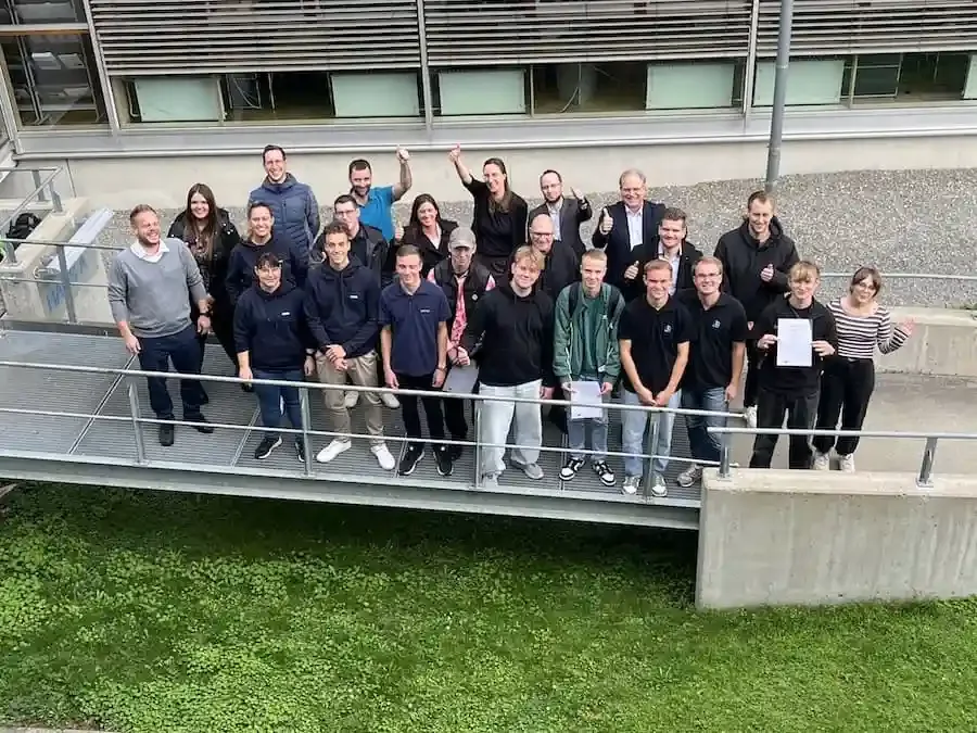 ecoscouts schweinfurt 2025 siegerteam gloeckle bau Teilnehmende der EcoScouts 2025 in Schweinfurt nach der Abschlusspräsentation bei der IHK Würzburg-Schweinfurt.