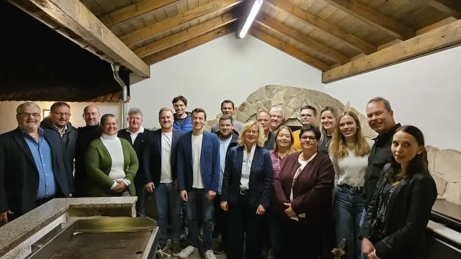 Gruppenfoto der nominierten CSU-Kandidatinnen und Kandidaten bei einer Versammlung in Hambach/Dittelbrunn