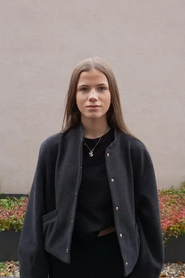 Schülerin aus Schweinfurt nach Wahl der Bezirksschülersprecher 2025/2026