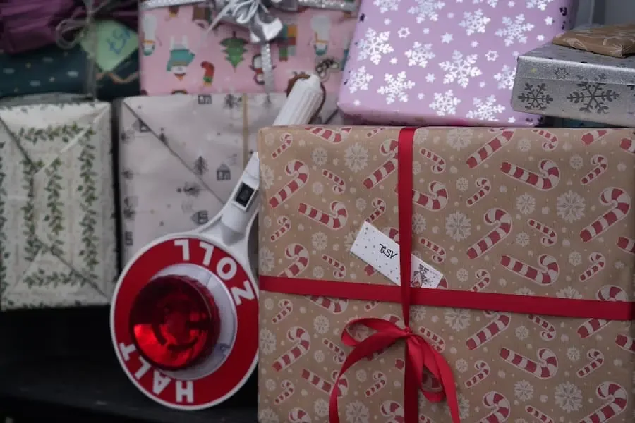 Weihnachtsgeschenke und Pakete im Zoll – Hauptzollamt Schweinfurt warnt vor Problemen bei Auslandsbestellungen