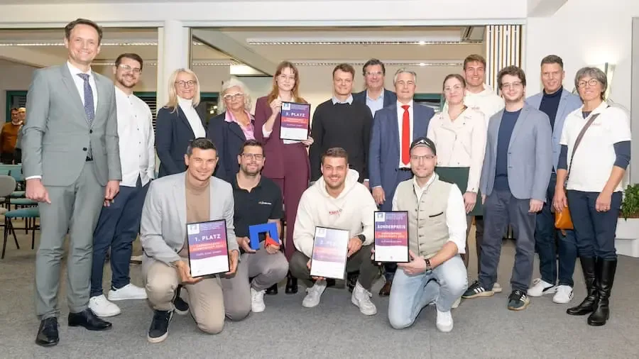 Preisträger des Gründerpreises Schweinfurt 2025 bei der Verleihung im GRIBS Gründerzentrum in Schweinfurt