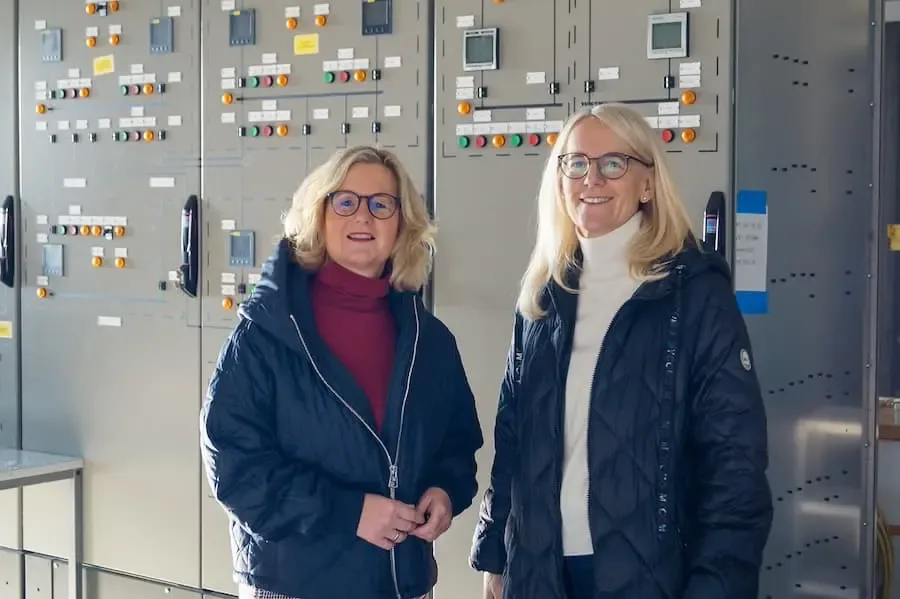 CSU-Landratskandidatin Gabriele Jakob im Gespräch mit Unternehmerin Caroline Trips bei der Trips GmbH in Grafenrheinfeld