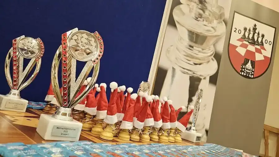 Pokale und Preise beim Weihnachtsblitzturnier des Schachklubs Schweinfurt 2000