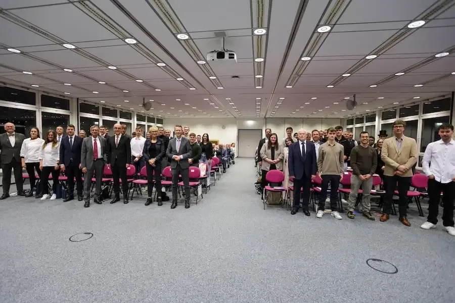 Siegerinnen und Sieger der Deutschen Meisterschaft im Handwerk 2025 bei der Ehrung der Handwerkskammer Unterfranken in Würzburg