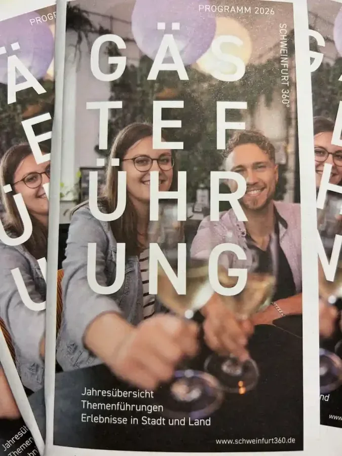 Titelblatt des Jahresprogramms 2026 für Stadt- und Erlebnisführungen in Schweinfurt mit Genuss- und Themenführungen