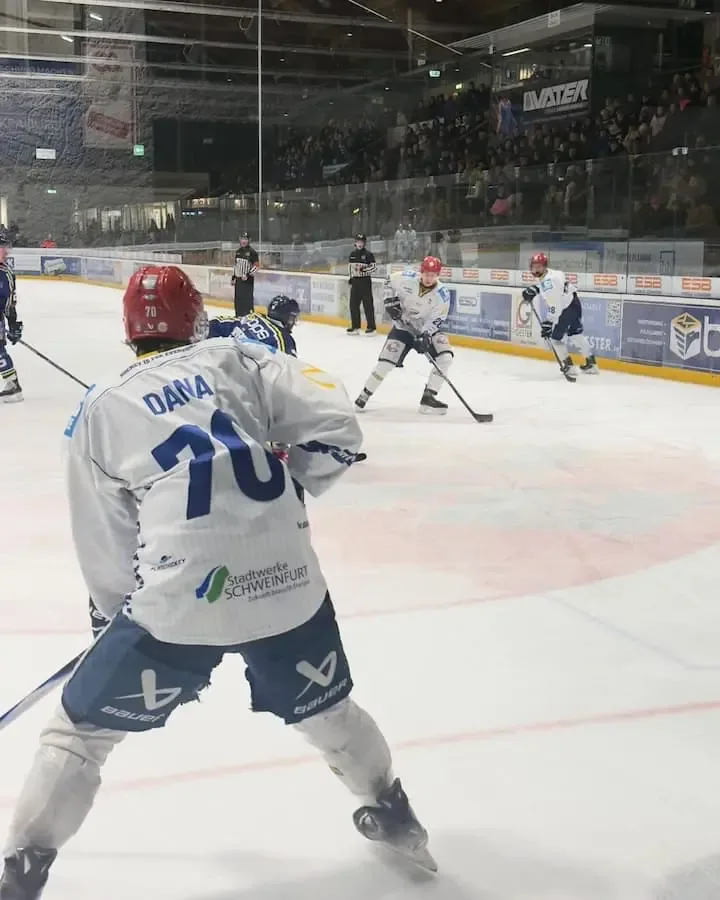 Mighty Dogs Schweinfurt im Auswärtsspiel beim EHC Waldkraiburg in der Bayernliga