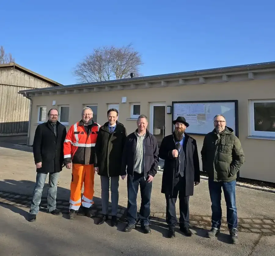 Landrat Florian Töpper informiert sich am Wertstoffhof Gerolzhofen über den geplanten Neubau eines modernen Wertstoffhofs im Landkreis Schweinfurt.
