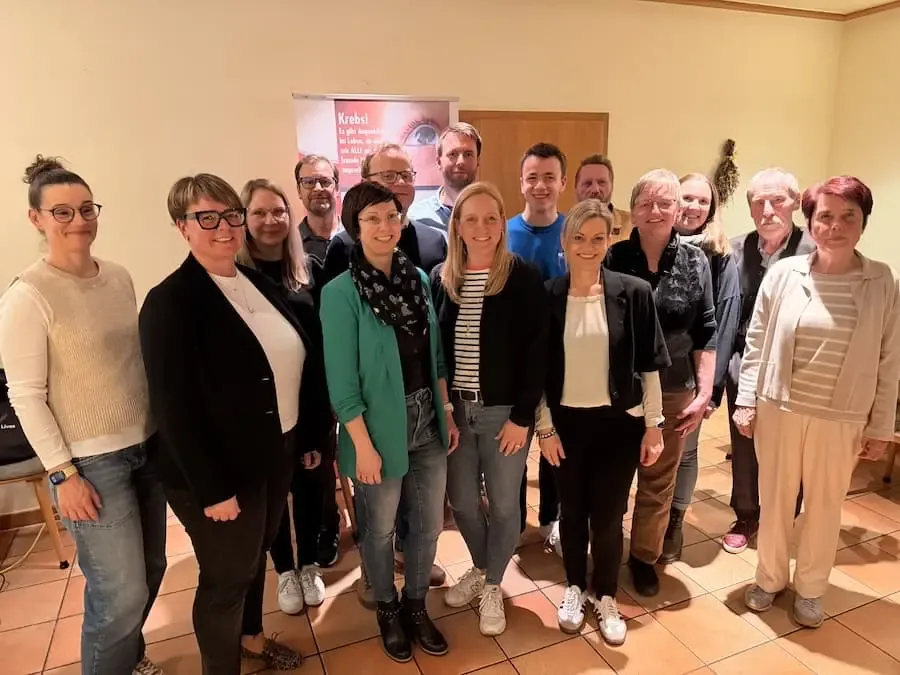 Neue und bisherige Vorstandschaft des Fördervereins krebskranker Kinder Hambach mit geehrten Mitgliedern bei Jahreshauptversammlung 2026