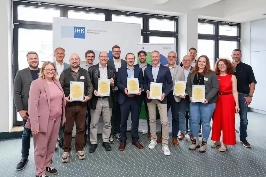 IHK Würzburg Schweinfurt Biodiversität Mainfranken Bündnis Gründung Unternehmen Urkunden Gruppenbild