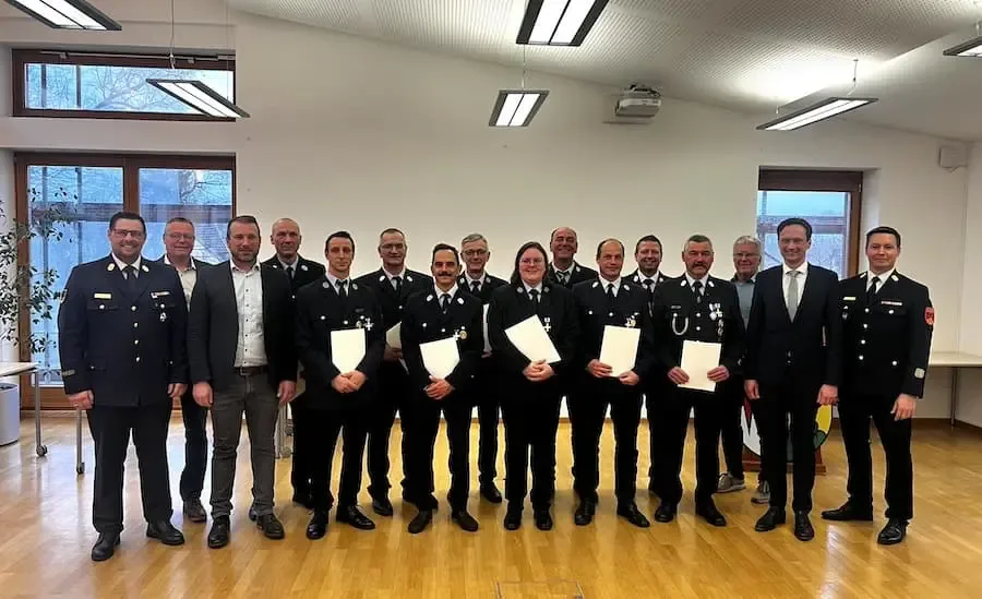Feuerwehr Ehrung Schonungen Gruppenfoto mit Landrat Töpper, Bürgermeistern und Kreisbrandinspektion