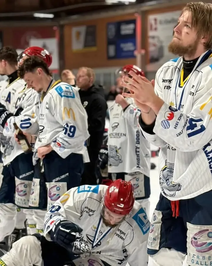 Mighty Dogs Schweinfurt nach Finalspiel 2026 gegen Königsbrunn als Vizemeister auf dem Eis