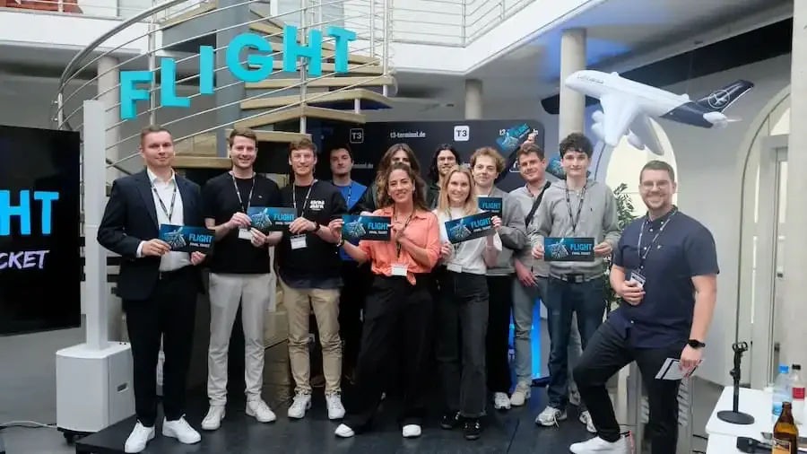 Finalisten des FLIGHT Programms 2026 von Startbahn27 in Schweinfurt präsentieren ihre Startup-Projekte beim Halbzeit-Pitch