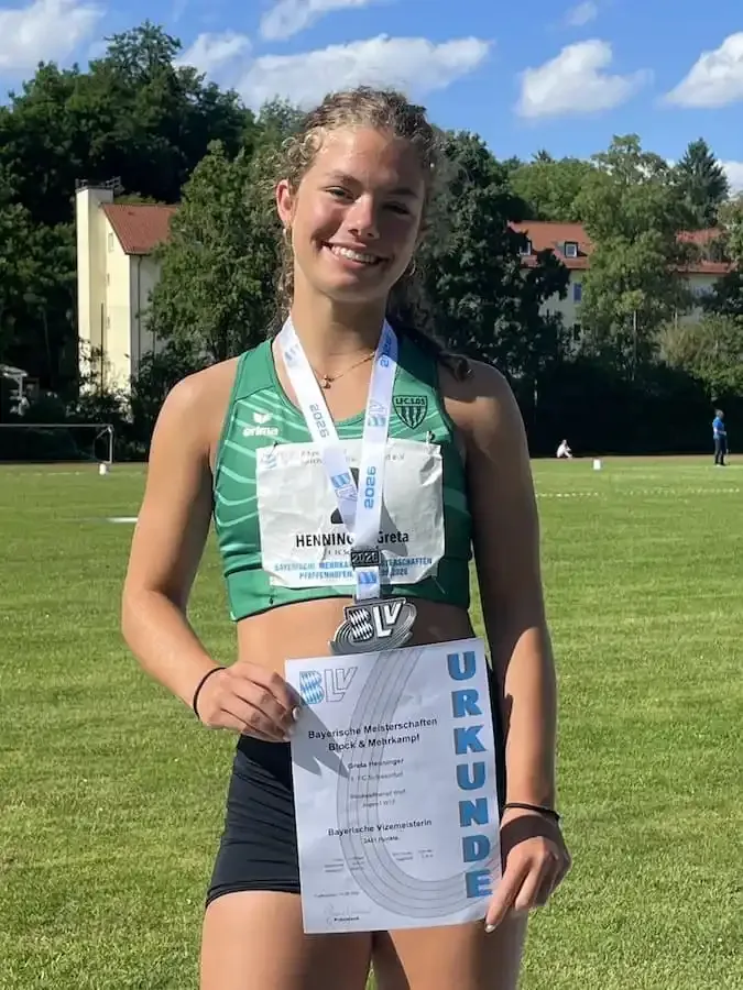 Greta Henninger vom FC Schweinfurt 05 mit Silbermedaille bei den Bayerischen Block-Mehrkampfmeisterschaften 2026.