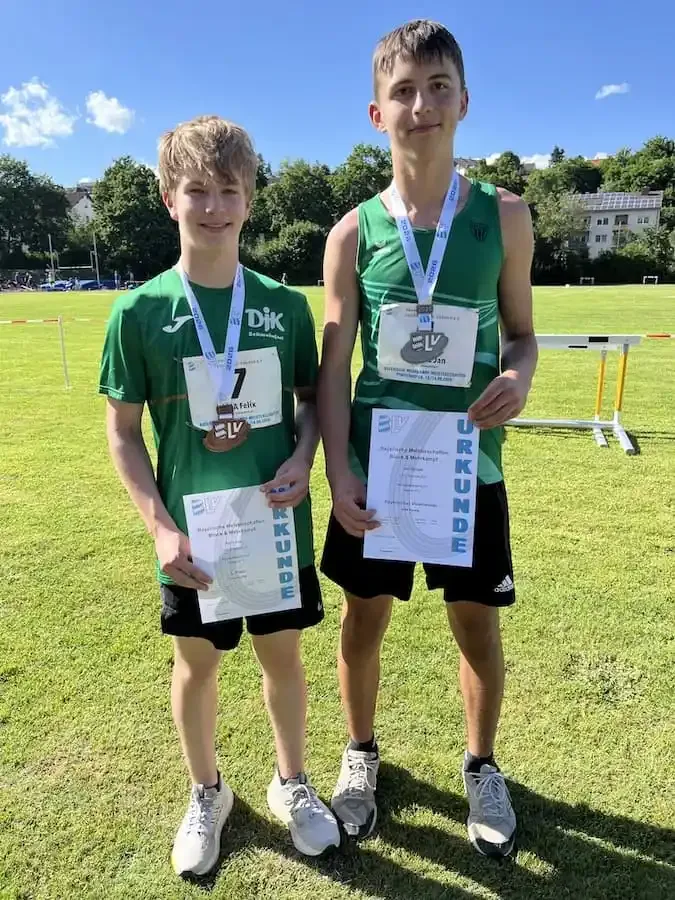 schweinfurt leichtathletik jan dengel felix joa bayerische meisterschaften 2026 Jan Dengel und Felix Joa mit ihren Medaillen und Urkunden bei den Bayerischen Block-Mehrkampfmeisterschaften 2026.