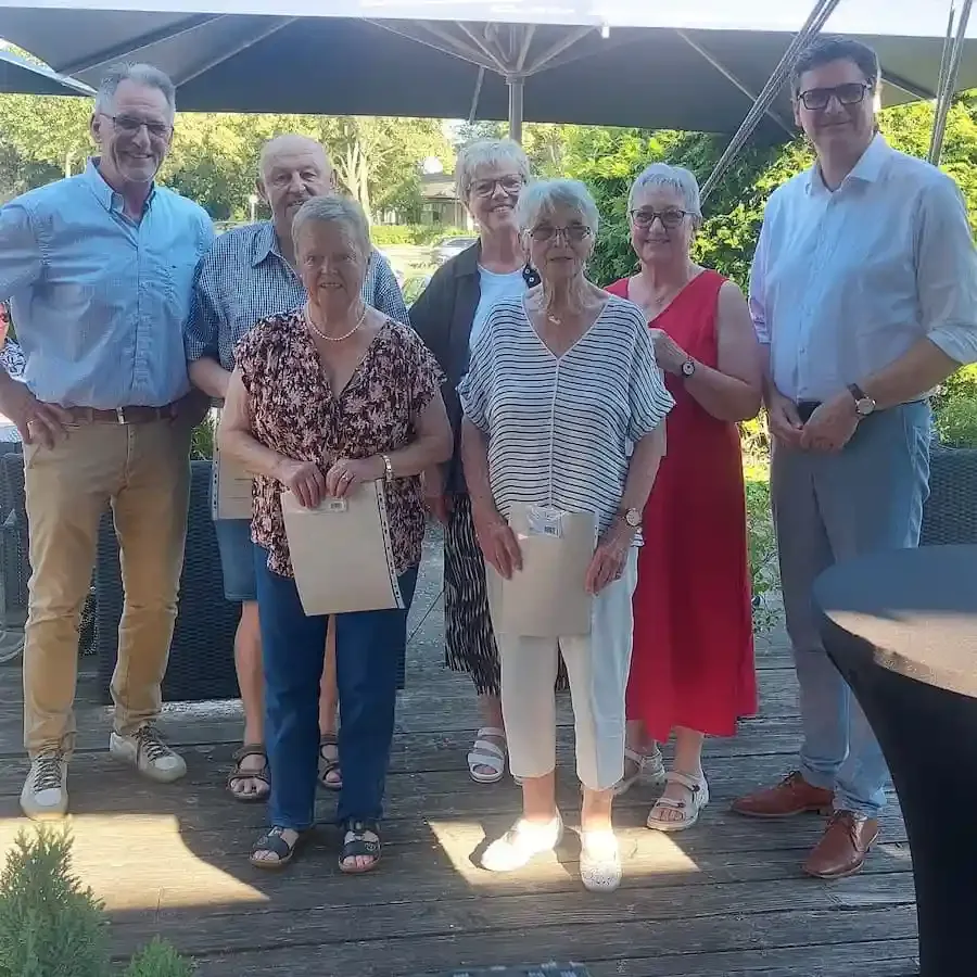 Oberbürgermeister Ralf Hofmann und die Geehrten der Tafel Schweinfurt beim Sommerfest 2026.