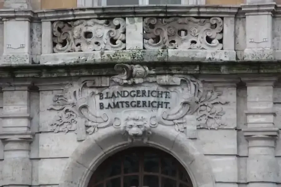 Fassade des Land- und Amtsgerichts in Schweinfurt am Jägersbrunnen