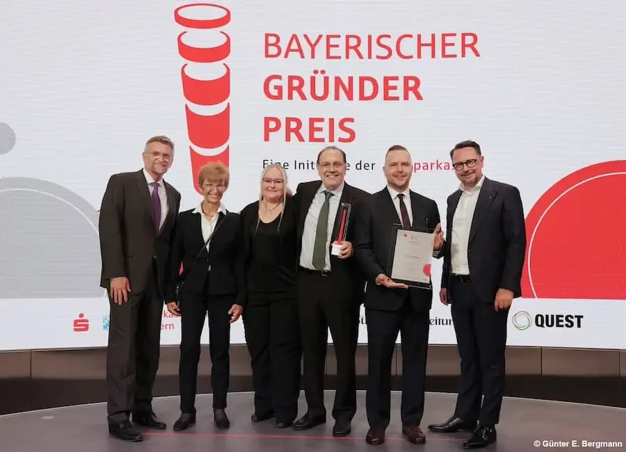 Kräuter Mix beim Bayerischen Gründerpreis 2026 Christoph Mix mit Vertretern von Kräuter Mix und der Sparkasse Mainfranken bei der Preisverleihung