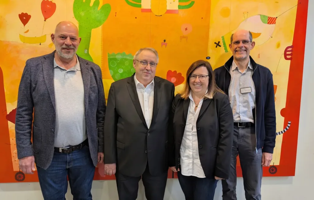 Spendenübergabe der Lutz Consulting GmbH an die Kinder- und Jugendpsychiatrie des Leopoldina-Krankenhauses Schweinfurt mit Stefan Stapf, Norbert Lutz, Sonja Schreiner und Dr. Wolfgang Briegel.