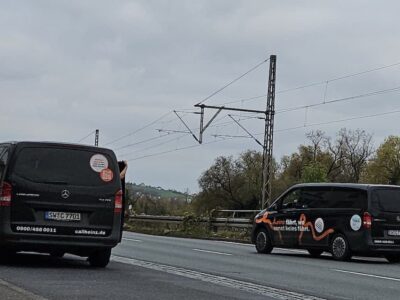 Das Foto zeigt die Flotte des „CallHeinz“ im Schonunger Ortsteil Mainberg. Foto: St. Rottmann