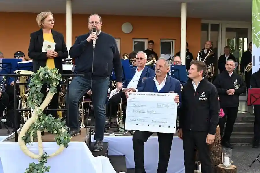 Mitreißende Klänge und große Geste – Musikverein Wipfeld spendet 500 Euro für inklusive Blaskapelle