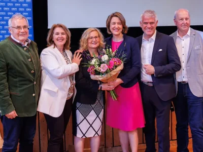 Von links: Stefan Funk, Bezirkstagspräsident, Martina Gießübel MdL, Gabriele Jakob Landratskandidatin, Dr. Anja Weisgerber MdB, Steffen Vogel MdL und CSU-Bezirksvorsitzender, Detlef Heim CSU-Bezirksgeschäftsführer. Foto: Heinrich Wullhorst