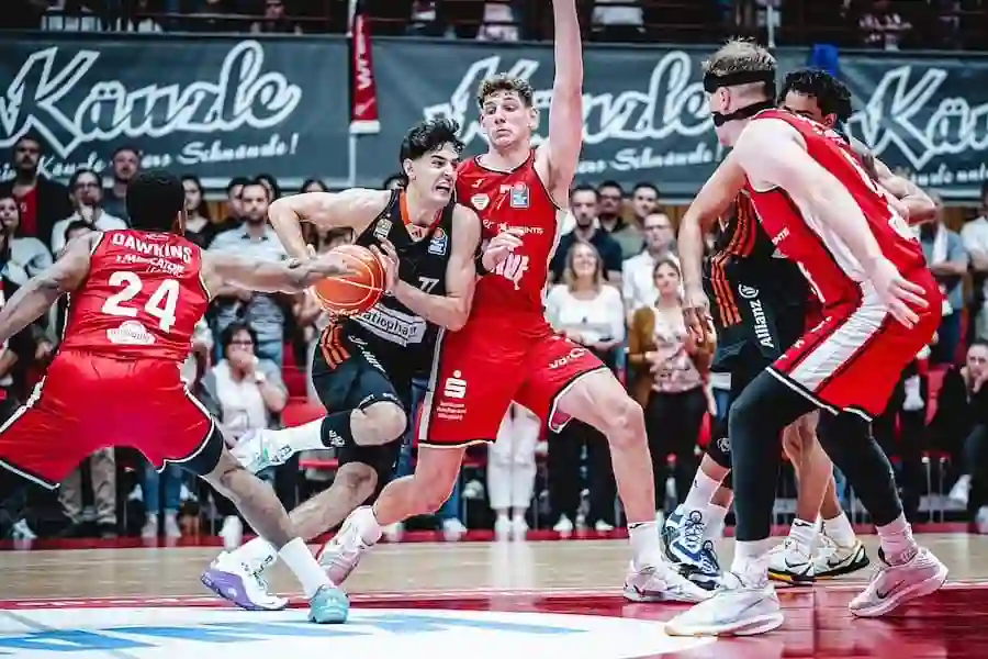 Erster Sieg im Halbfinale und Ausgleich in der Serie