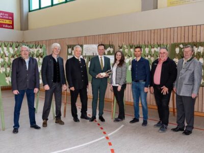 (von links): Gerd Endres (2. Bgm. Gemeinde Kolitzheim), Dr. Raimund Abele (Vorsitzender Jagdschutzverein Schweinfurt), Wolfgang Schmitt (Jagdberater), Landrat Florian Töpper, Dr. Anja Heinelt (Leiterin Veterinäramt), Philipp Keller (Leiter Untere Jagdbehörde), Matthias Schmittfull (stellv. Mitglied des Jagdbeirates) und Josef Köhler (Vertreter der Jagdgenossenschaften).