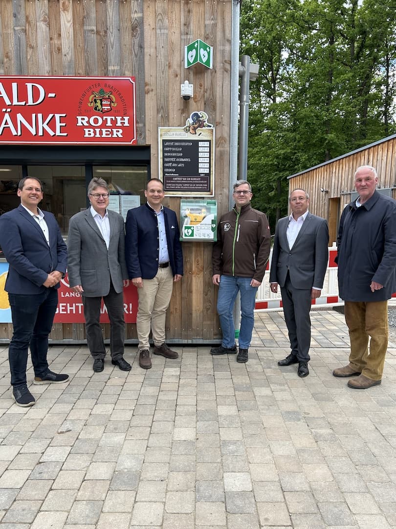 Im Bild von links: Matthias Kress, Leiter Amt für Soziale Leistungen der Stadt Schweinfurt, Sozialreferent Jürgen Montag, Florian Dittert, Vorsitzender „Freunde des Wildparks Schweinfurt e. V., Torsten Ott von den Wildparkfreunden, Baureferent Ralf Brettin und Wildparkleiter Thomas Leier Foto: Stadt Schweinfurt, Anja Lippert-Herold