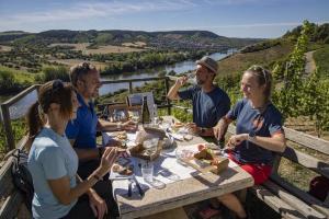 Fränkisches Weinland, Pressefoto Veitshöchheim-Brotzeitkiste, Foto von Fränkisches Weinland