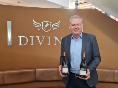 Gerald Wüst, Geschäftsführer DIVINO mit Sieger-Weinen, Quelle DIVINO
