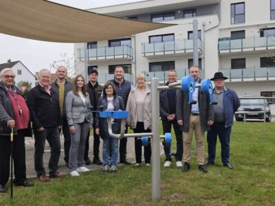 Das Foto zeigt von links Helmut Endres (AWO Schonungen), 3. Bürgermeister Bernd Götzendörfer, Bauhofleiter Philipp Nees, Jule Köblitz und Alexander Gütlein (beide Gemeinde Schonungen, Angelika Schmitt (AWO Schonungen), Einrichtungsleiter des Seniorenheims Markus Hemmerich, Inge Schuhmann (AWO Schonungen), 2. Bürgermeister Jürgen Geist, 1. Bürgermeister Stefan Rottmann und Dr. Michael Wahler (Sozialstation Liborius-Wagner) Foto Renate Elsner