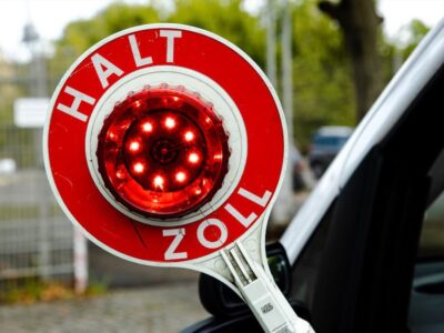 Halt - Zoll-Kelle