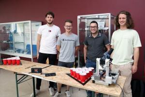 Bier-Pong gegen einen Roboter spielen (Foto: THWS/Eva Kaupp)