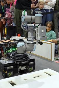 Nur für Fortgeschrittene: Der Roboter des SWOT-Teams konnte die einzig passende Aussparung nicht identifizieren, um die Schraube richtig einzusortieren – aber auf den Gesamtsieg hatte dieser Fehler keinen Einfluss (Foto: THWS/Eva Kaupp)