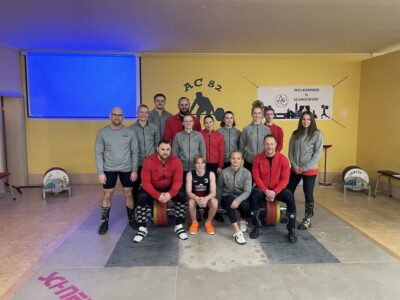 Foto von Christian Gareis: Mannschaften des AC 82 Schweinfurt I sowie der TB 03 Roding II Vorne: Maximilian Jackwerth, Christian Lenz, Maxi Bindrum, Steffen Pilz Mitte: Christopher Ott, Ulrike Zehner, Annalena Schmidt, Tabea Thümmler, Anna Polke Hinten: Lena Bindrum, Alexander Neusteuer, Matthias Kuchler, Sophie Hügelschäffer, Michael Lenz