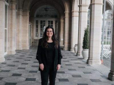 Wie gewohnt erhält auch 2025 das traditionsreiche Fest wieder eine ganz besondere Botschafterin – Julia Meder übernimmt in diesem Jahr die ehrenvolle Rolle der Quellenkönigin. ©Julia Milberger