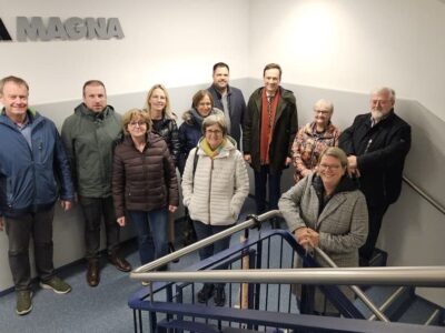 Das Foto zeigt von links Hermann Henftling (MAGNA), Bürgermeister und Fraktionsvorsitzender Stefan Rottmann, Niederwerrns Bürgermeisterin Bettina Bärmann, die Kreisräte Simone Kress, Dr. Barbara Helmrich, Doris Schneider, Bürgermeister Johannes Grebner, Landrat Florian Töpper, Helga Fleischer, Martina Braum und Gottfried Schemm. (Foto Hilmar Wenns)