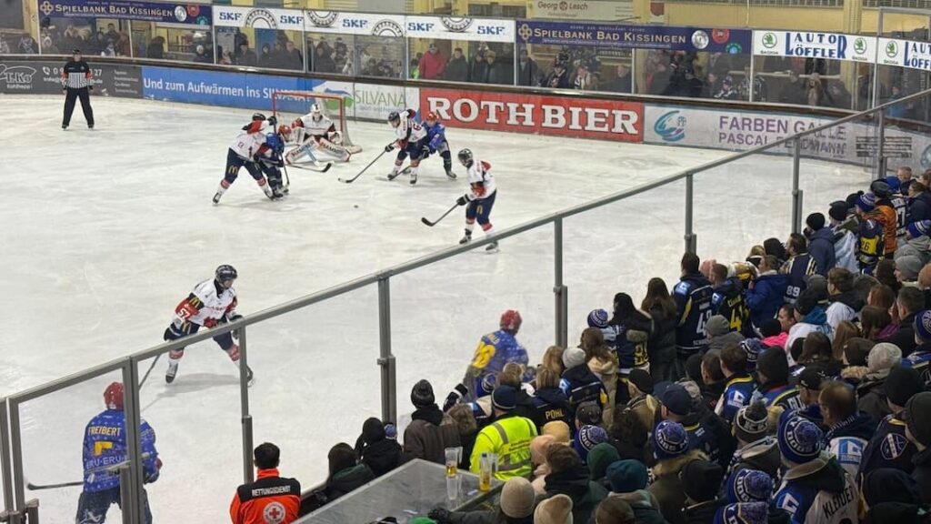 Packender Eishockey – Abend im Icedome – Devils siegen knapp, Trikotversteigerung erzielt Rekordsumme