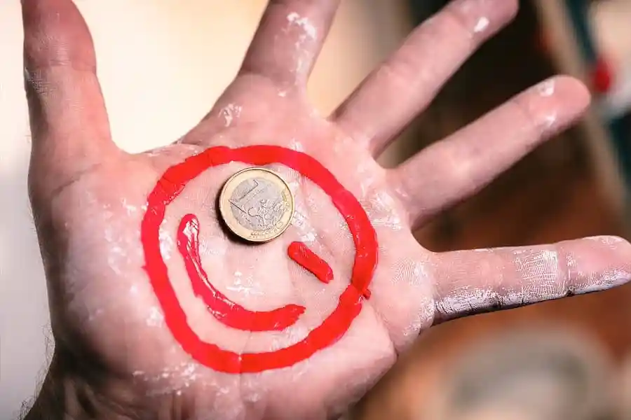Maler-Euro-Smiley Der „Euro-Smiley“: Maler in Schweinfurt verdienen mehr Geld. Foto: IG BAU, Florian Göricke