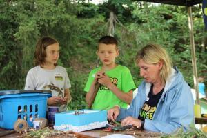 Kreativ werden konnten die Kids beim Basteln mit Naturmaterialien. / Fotos: Lea Hohmann