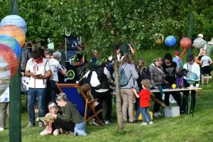 Bei der Veranstaltung im letzten Jahr drehte sich alles rund um das Thema Sonne, Mond und Sterne. Zahlreiche Aktionen luden zum Mitmachen und Entdecken ein. / Foto: Lea Hohmann